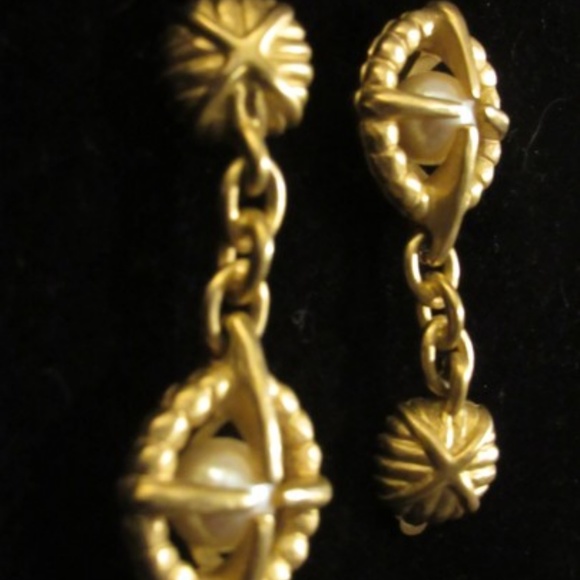 SALE-Givenchy Brushed Gold with Large Pearls Earrings - Picture 6 of 8